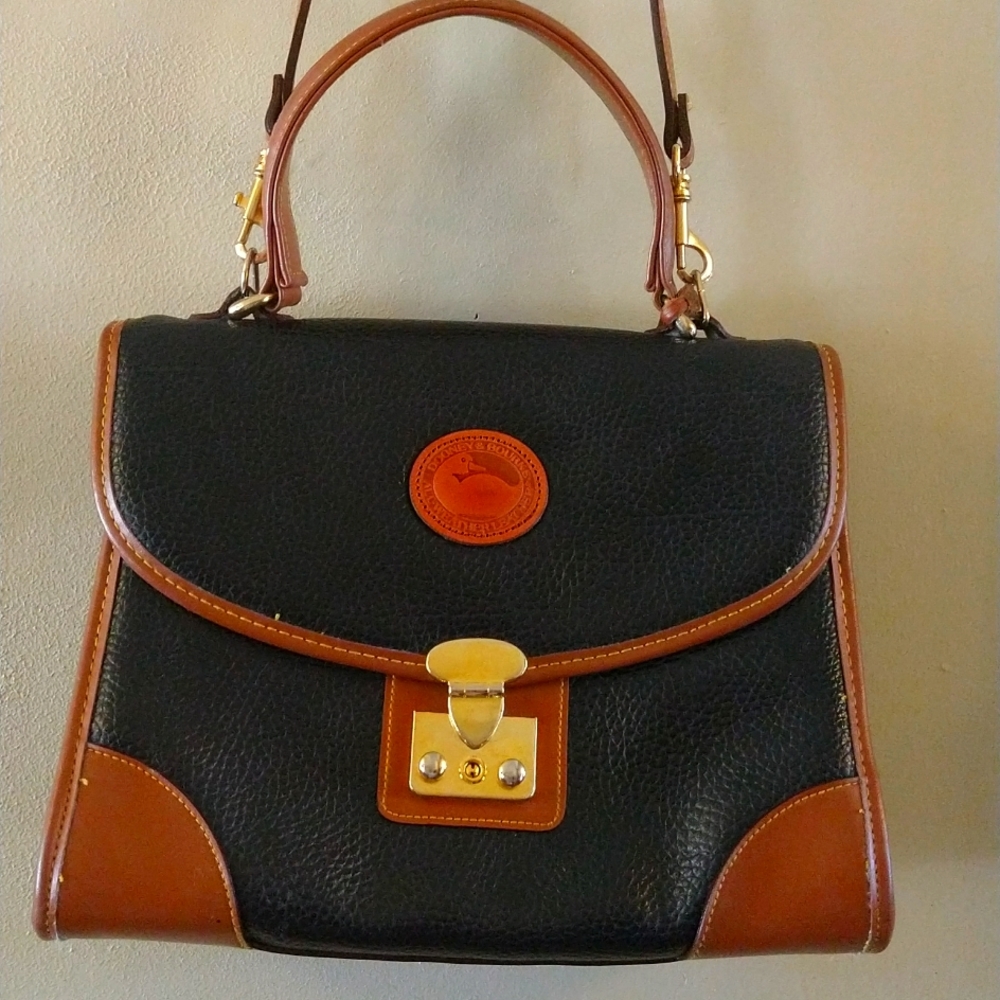 VGUC. Dooney & Bourke crossbody bag